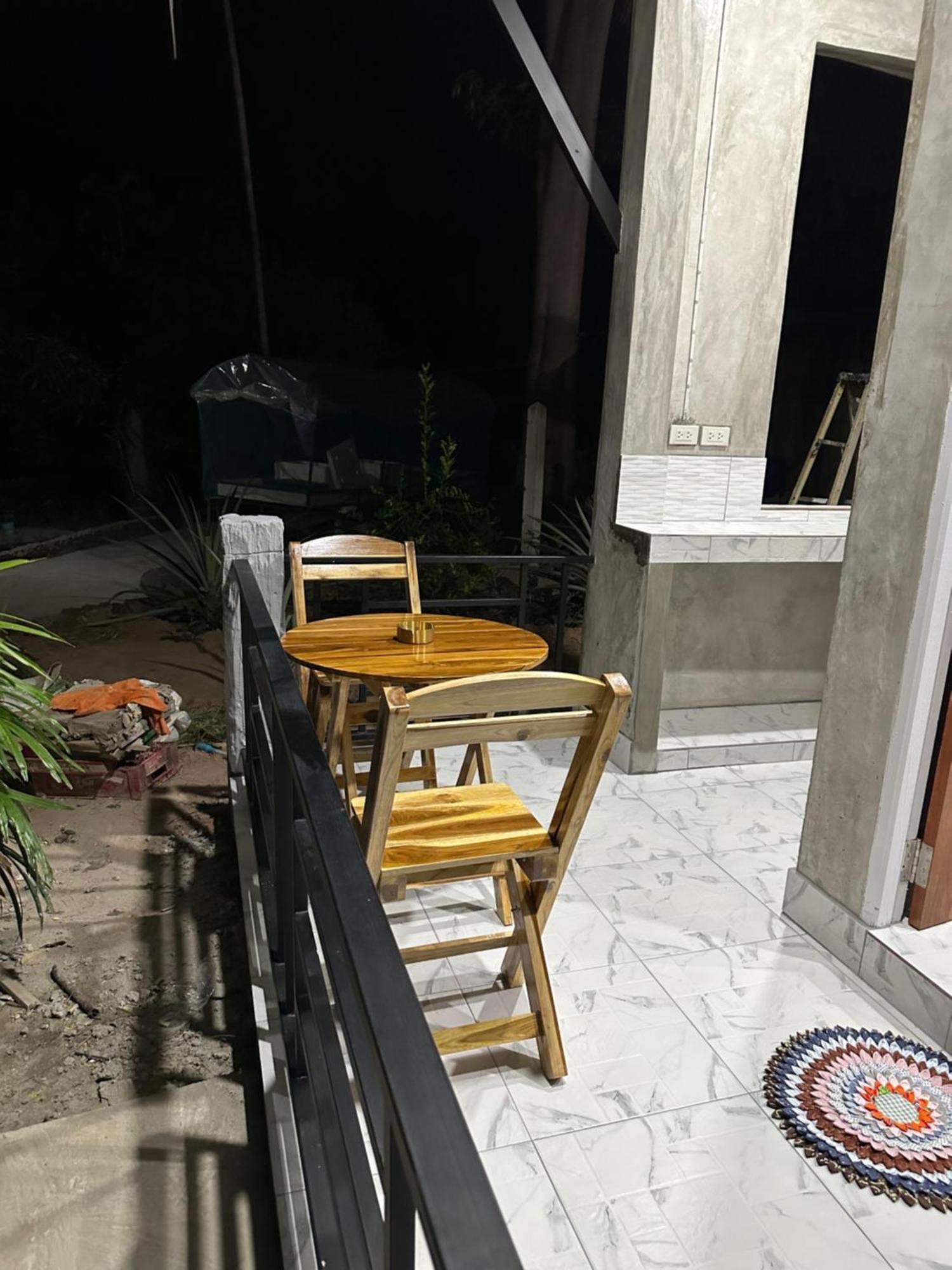 P'Un House Hotel Ko Tao Bagian luar foto